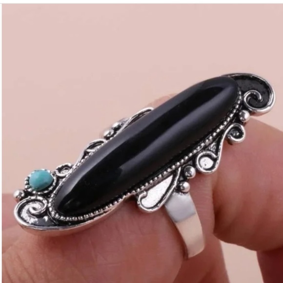 NWT Stunning Antiqued Silver Tone Ring with Faux Black Onyx and Turquoise Stones - Picture 1 of 4